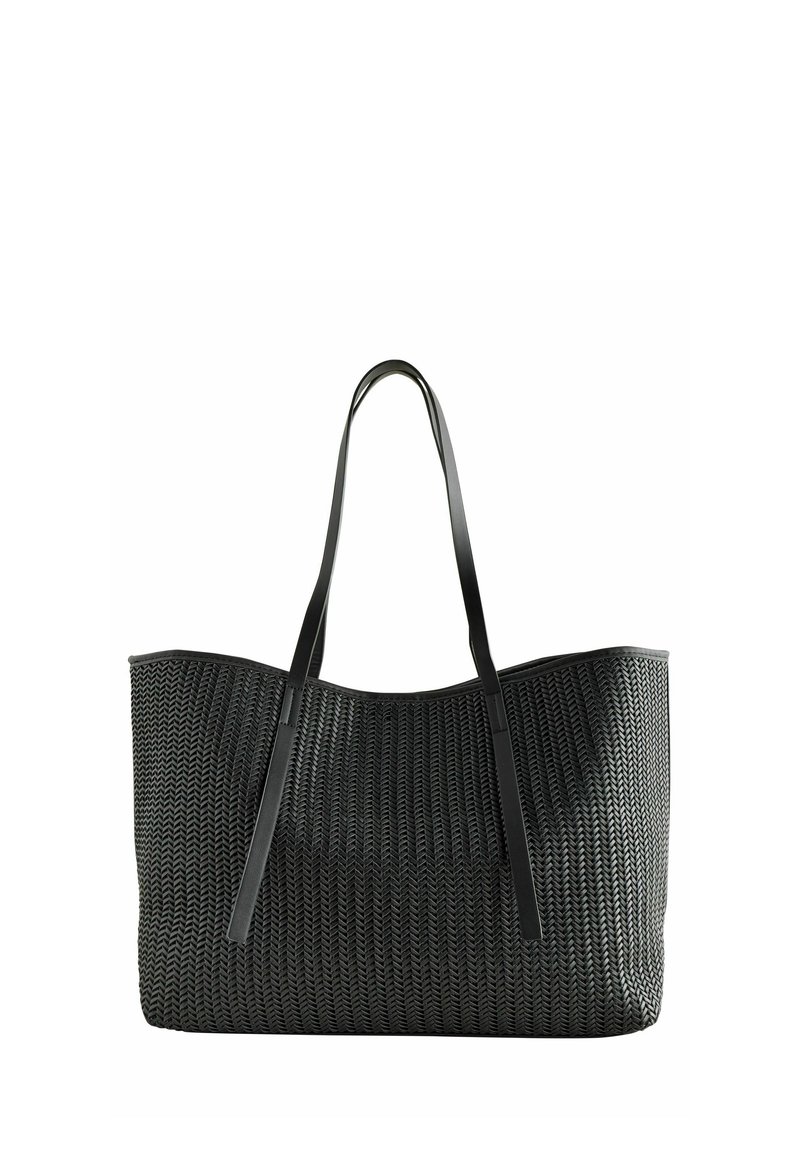 Schwarze geflochtene Tote-Tasche mit langen Ledergriffen, die ein strukturiertes Muster und ein geräumiges offenes Design aufweist, geeignet für den Alltag.