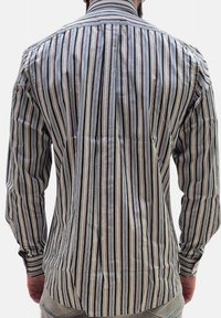 Maglietta a maniche lunghe con righe verticali in tonalità di blu, marrone e crema. Presenta una vestibilità su misura e un colletto standard. Texture liscia.