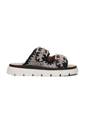Zwarte en beige slide sandalen met een gevlekte textuur, dubbele metalen gespen en een chunky witte zool met zigzaggroeven.
