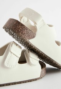 Next CUSHIONED DOUBLE BUCKLE TOUCH FASTENING STANDARD - Lära-gå-skor - cream