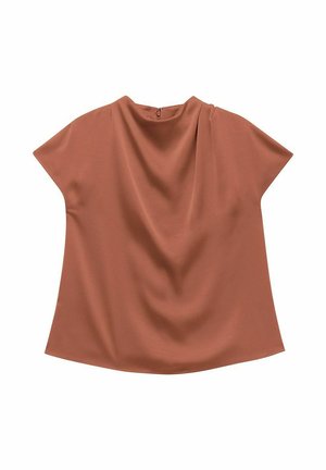 Rostfärgad blus med draperad design, korta ärmar och hög halsringning. Slät textur med dragkedjedetalj bak.