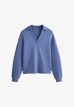 Modrý pulóver s dlhým rukávom, golierom a V-výstrihom, s rebrovanými manžetami a voľným strihom, zobrazený na bielom pozadí.