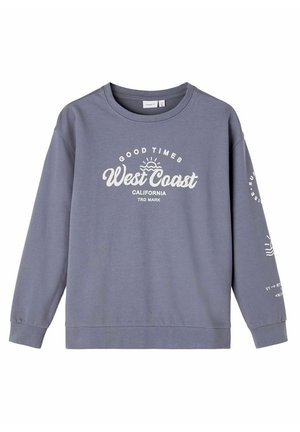 Sweat-shirt à manches longues gris ardoise avec le texte « Good Times West Coast California » et un graphique de soleil sur le devant, ainsi que du texte blanc sur la manche gauche.
