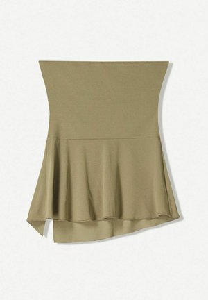 Olijfgroen mouwloos topje met een uitlopende ontwerp en een langere achterzoom. Gemaakt van zachte, rekbare stof met een gladde textuur.