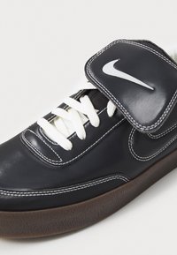 Nike Sportswear KILLSHOT 2 LTR PRM OPP2 - Tenisice - black sail baroque brown mtlc dk grey