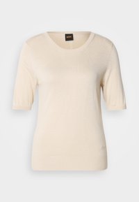 Pull en maille crème à manches courtes avec encolure ronde et poignets et ourlet côtelés, avec une petite étiquette "Boss" à l'intérieur du col.