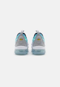 Nike Sportswear AIR VAPORMAX PLUS - Sneakers - white/fierce purple/aurora green/black/wolf grey