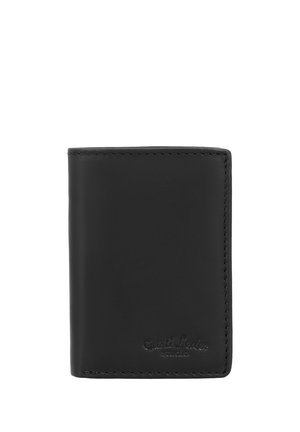 Portafoglio bifold in pelle nera con cuciture visibili e piccolo logo del marchio impresso in basso a destra.