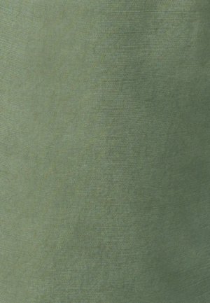 Groene stof met een subtiele textuur, met een licht ongelijke weving en zachte tinten, geschikt voor diverse textieltoepassingen.