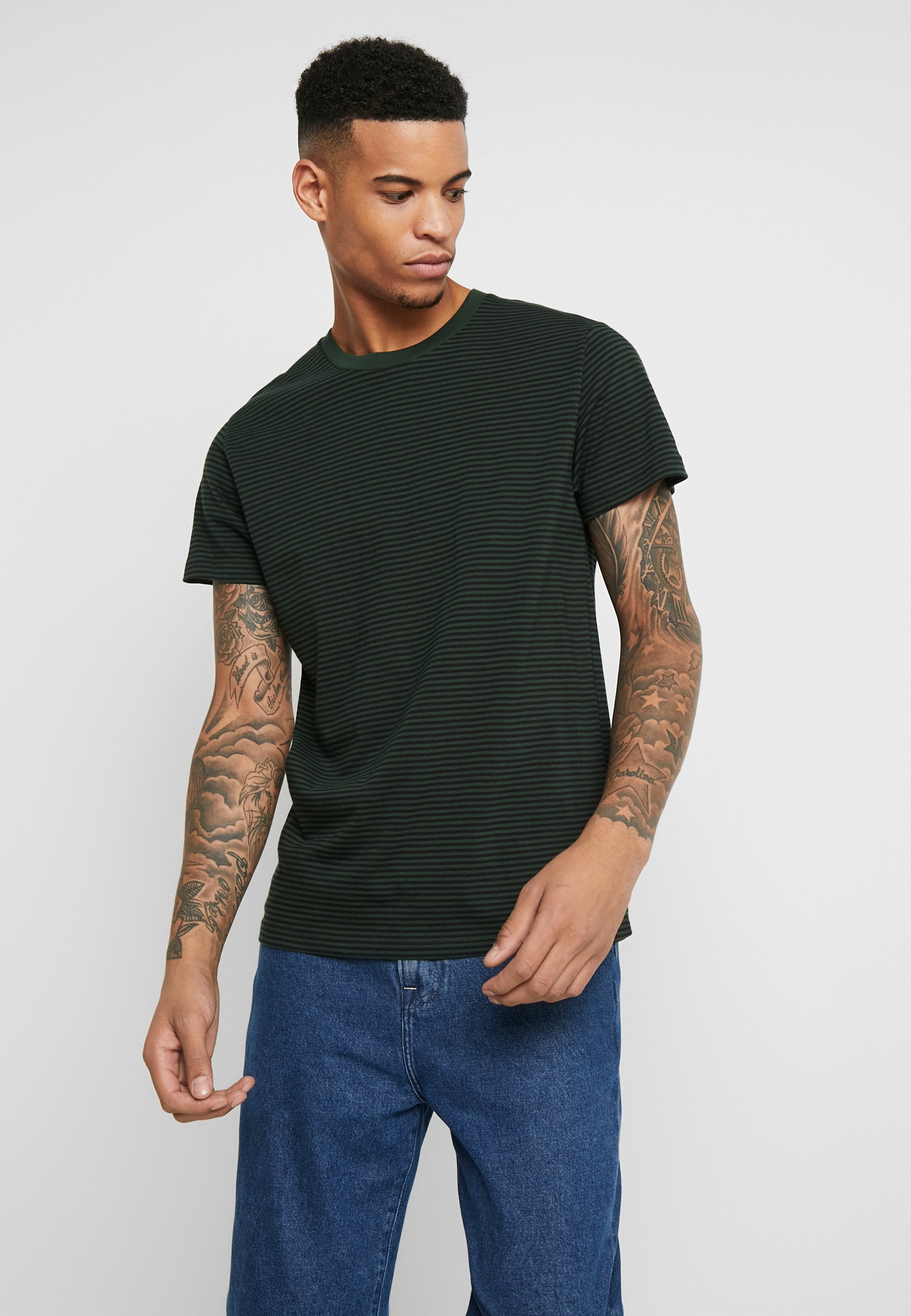 Mads Nørgaard FAVORITE THOR T shirts army Zalando.no Mads Nørgaard FAVORITE MINI THOR - T-shirts med print - mountainview/black