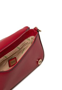 Guess MIETTA FLAP SHOULDER BAG - Borsa a mano - red