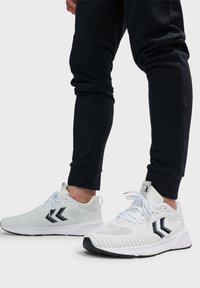 Hummel REACH TR FLEX - Trainingsschuh - white