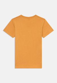 Kortärmad t-shirt i orange bomull, med rundad halsringning och en mjuk textur, med en enkel, enfärgad design.