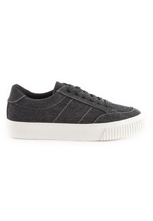 CHUNKY TRAINERS - Tenisice - black