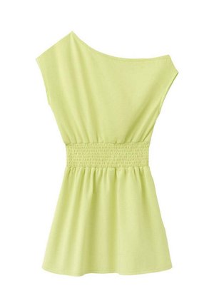 Robe sans manches vert clair avec taille élastique et encolure asymétrique, évasée légèrement sous la taille.