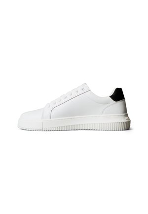 Calvin Klein Jeans CHUNKY CUPSOLE MONO - Sneaker low - white/black