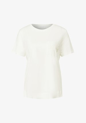 T-shirt in cotone a maniche corte colore avorio con un dettaglio di tasca in pizzo testurizzato sul lato sinistro del petto, scollatura rotonda e vestibilità rilassata.