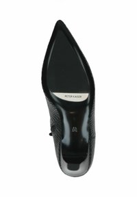 Scarpa nera in pelle verniciata a punta, con motivo testurizzato a serpente, tacco piatto e etichetta di dimensione stampata sulla suola.