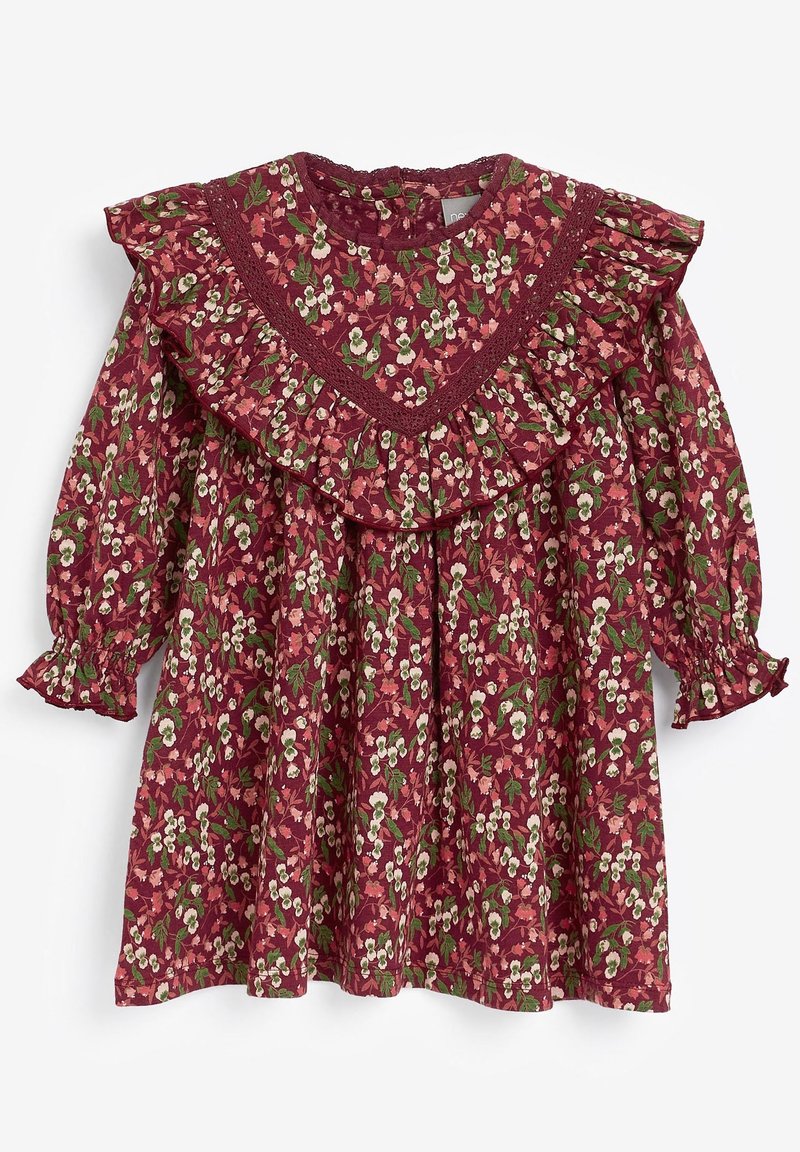 Robe fleurie bordeaux à manches longues avec empiècement à volants, poignets froncés et petits motifs floraux blancs et roses avec feuilles vertes.