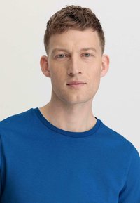 hessnatur REGULAR  - T-shirt basic - blau