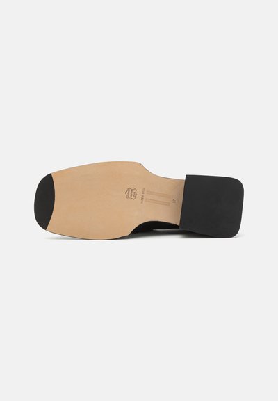 MIISTA AIRI LOAFERS - Belebújós cipők - black