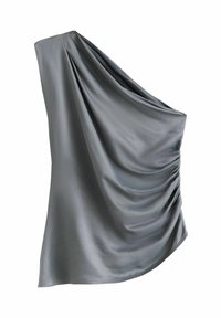 Grå satin nederdel i knælængde med asymmetrisk drapering og ruching på den ene side, som skaber en flydende, elegant silhuet.
