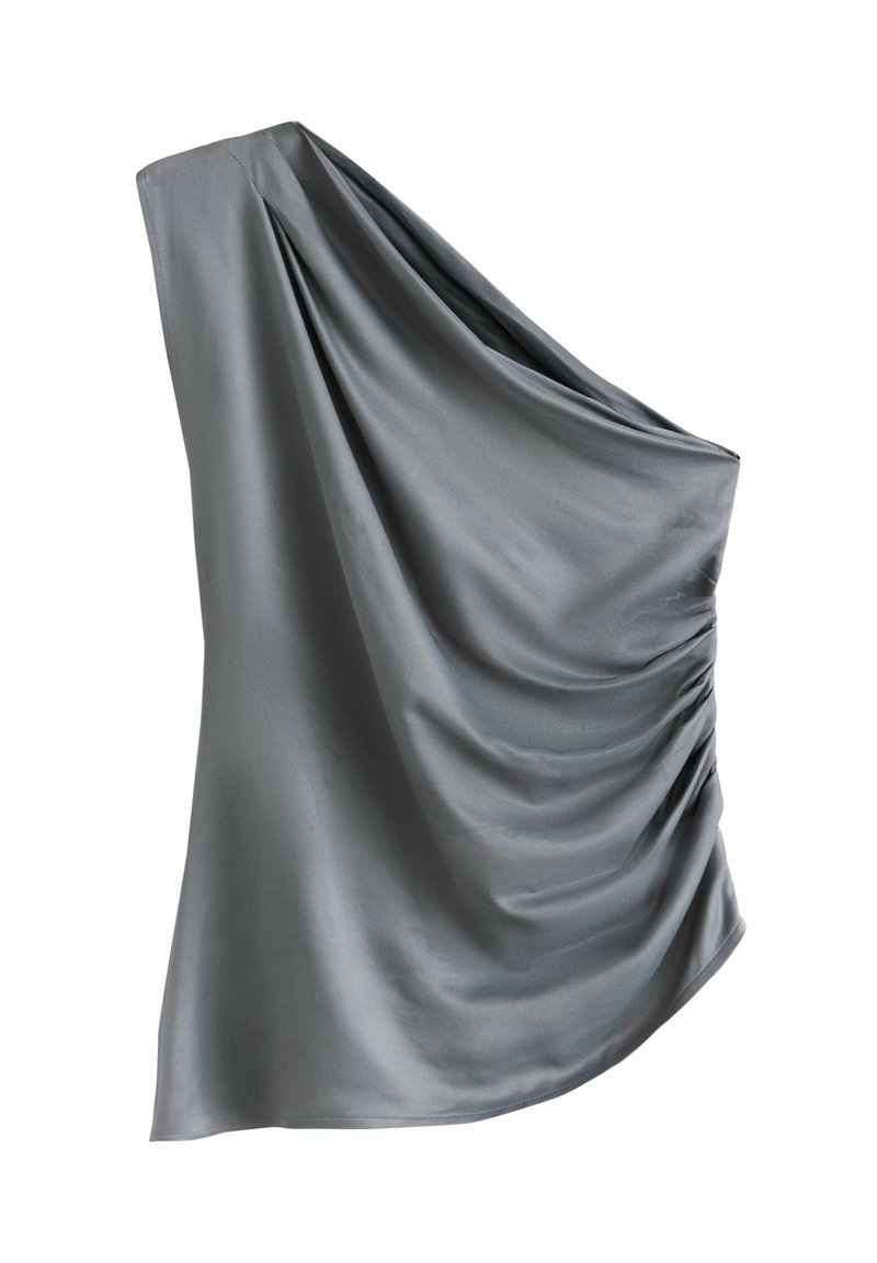 Grå satin nederdel i knælængde med asymmetrisk drapering og ruching på den ene side, som skaber en flydende, elegant silhuet.