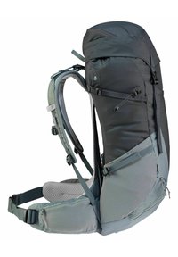 Grauer Wanderrucksack mit gepolsterten Mesh-Trägern, einem großen Hauptfach, Seitentaschen und verstellbaren Beschlägen für zusätzlichen Komfort.