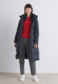 Tommy Hilfiger CASUAL MAXI - Dunfrakker - desert sky