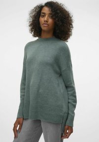 Vero Moda VMLEFILE BOXY NOOS - Strickpullover - balsam green