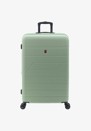 Valise rigide verte avec des rainures verticales, poignée extensible noire et quatre roues noires. Présente un petit logo rouge sur le devant.