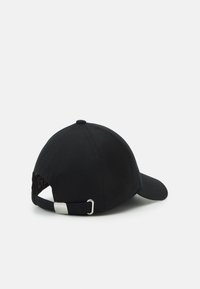 EA7 Emporio Armani TRAIN CORE LOGO UNISEX - Cappellino - black/pink yarrow