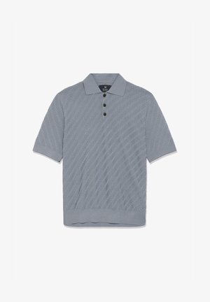 Svetlomodré polo tričko s krátkym rukávom, textúrovaným vzorom chevron a tromi čiernymi gombíkmi na zapínaní.