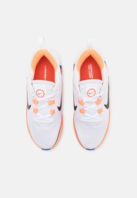 Nike Performance INFINITY FLOW UNISEX - Chaussures de running sur route - white/black/astronomy blue/total orange