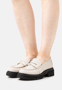 Marco Tozzi Instappers - cream