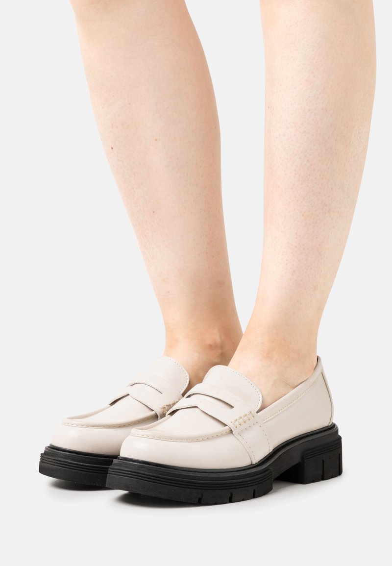 Marco Tozzi Instappers - cream