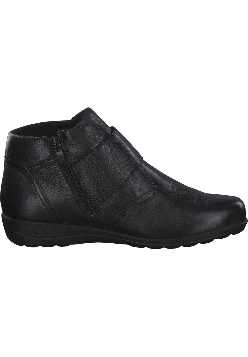 Bottines en cuir noir avec une texture lisse, fermeture éclair latérale et un design minimaliste avec un bout rond et une semelle en caoutchouc.