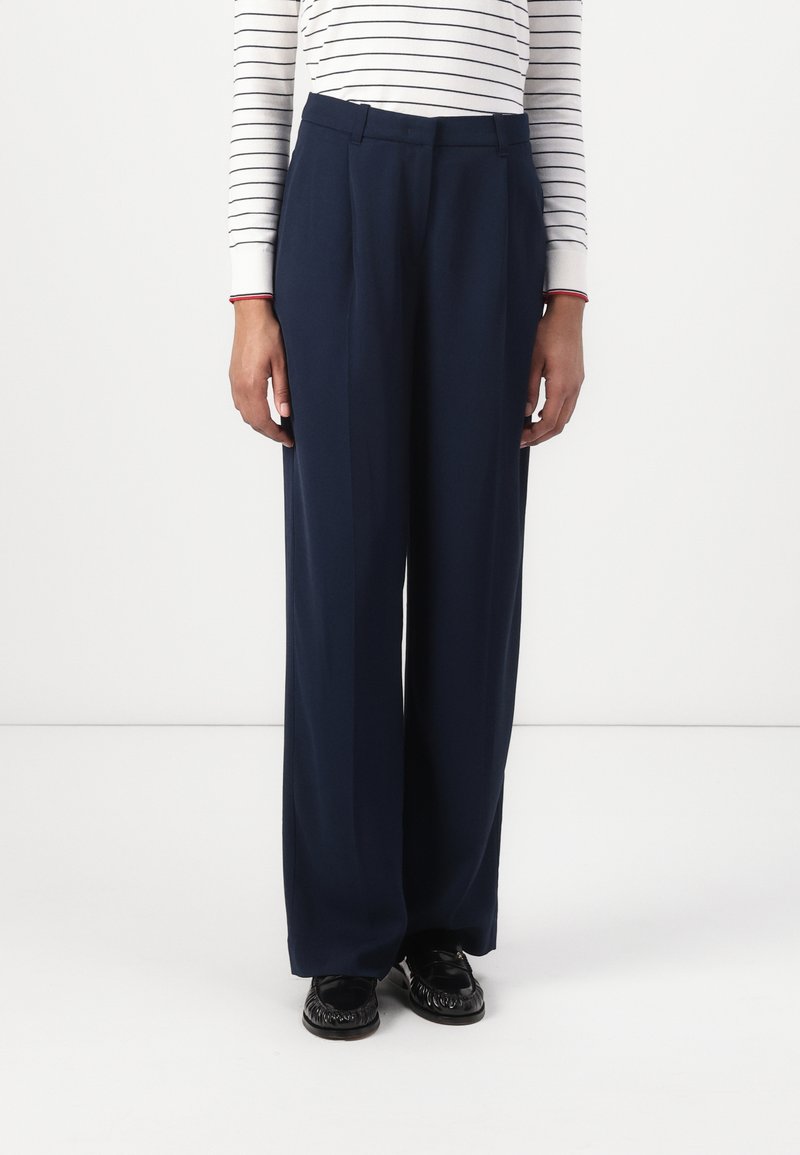 Tommy Hilfiger - RELAXED STRAIGHT - Trousers - dark night navy, Enlarge