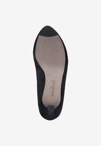 Czarne zamszowe płaskie buty z okrągłym noskiem, miękka beżowa wkładka, detal z logo na podeszwie oraz gładka faktura. Podeszwa jest lekko wygięta dla wygody.