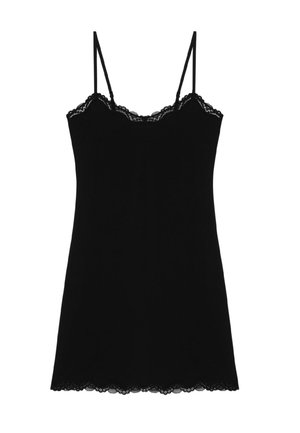 Zwarte camisole met kanten afwerking langs de halslijn en zoom. Gemaakt van zachte, gladde stof. Voorzien van verstelbare spaghettibandjes.