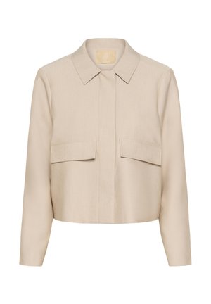 Giacca beige ritagliata con collo con colletto, due tasche sul petto e maniche lunghe, realizzata in un tessuto liscio dalla texture morbida.