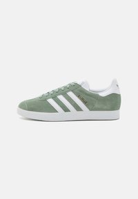 adidas Originals - GAZELLE UNISEX - Zapatillas - silver green/footwear white/gold metallic Imagen en miniatura 1