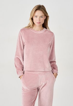 Set da lounge in velour rosa composto da un top a maniche lunghe con colletto rotondo e polsini elasticizzati, abbinato a pantaloni coordinati con tasche laterali.