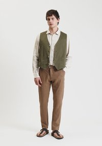 Gianni Lupo Chino - camel