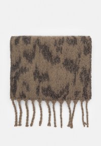 Sciarpa di lana marrone con un motivo a stampa leopardata scura, bordi frangiati e una texture morbida, adatta per il freddo.