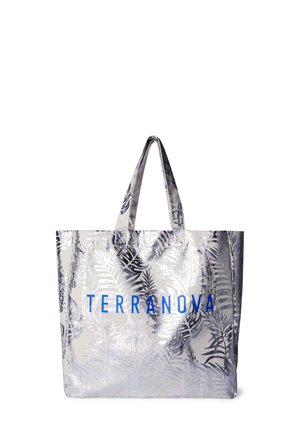 Borsa tote argento con motivo in foglie di palma testurizzate, testo blu "TERRANOVA", doppi manici e finitura lucida. Design ampio e spazioso.
