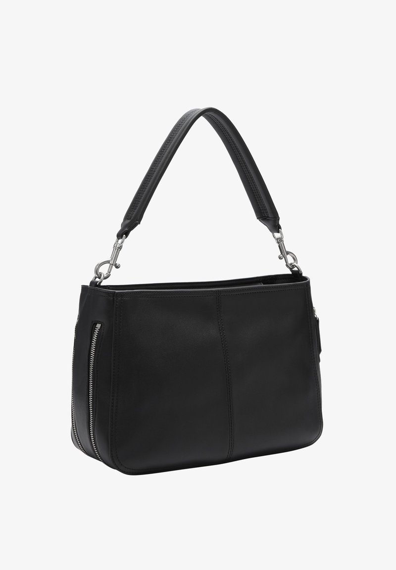 Czarna skórzana torebka o zdefiniowanym kształcie, z haftowanymi detalami i boczną kieszenią na zamek. Pasek jest gładki z metalowymi akcentami.