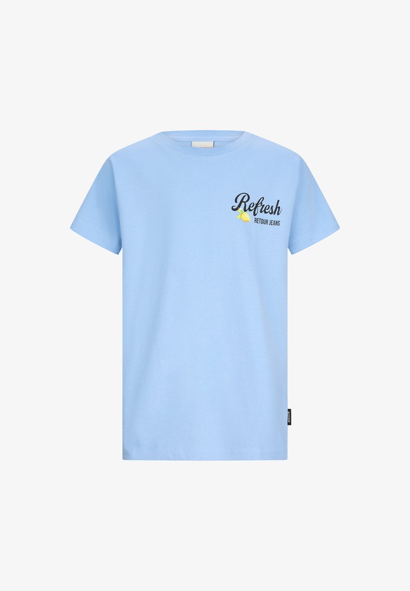 Lichtblauw T-shirt met korte mouwen, met de tekst "Refresh", een klein citroontje en het "Retour Jeans"-logo op de linkerborst.