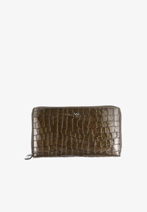 Portefeuille zippé tour en cuir marron foncé brillant à motif crocodile avec petit détail logo argenté au centre.