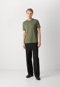 Tommy Hilfiger STACK TEE - T-shirt basic - green